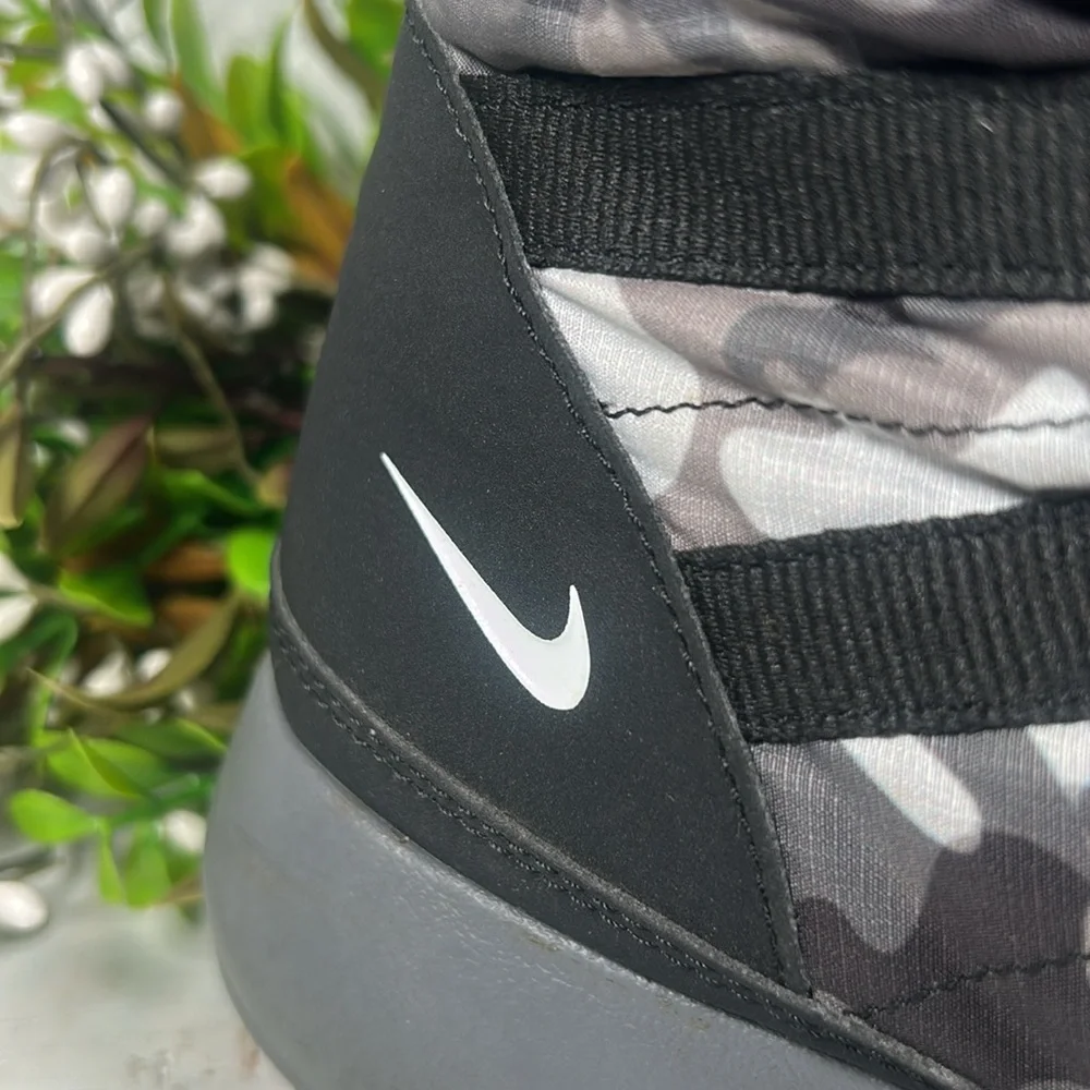 Nike Roshe One Hi Sneakerboots Camouflage  Lined Cold Weather Sneakerboot 8 1/2